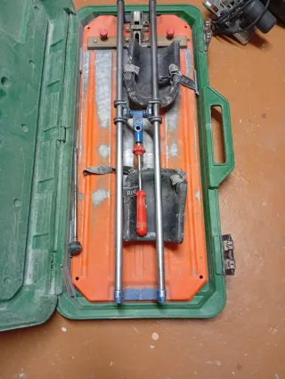 Cortadora de azulejos y sierra