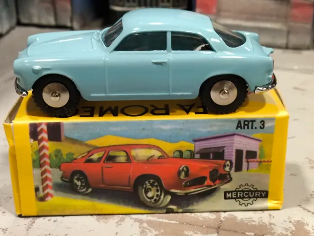 Carro de brinquedo Alfa Romeo da marca Mercury