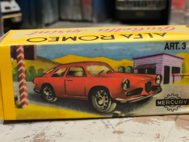 Carro de brinquedo Alfa Romeo da marca Mercury