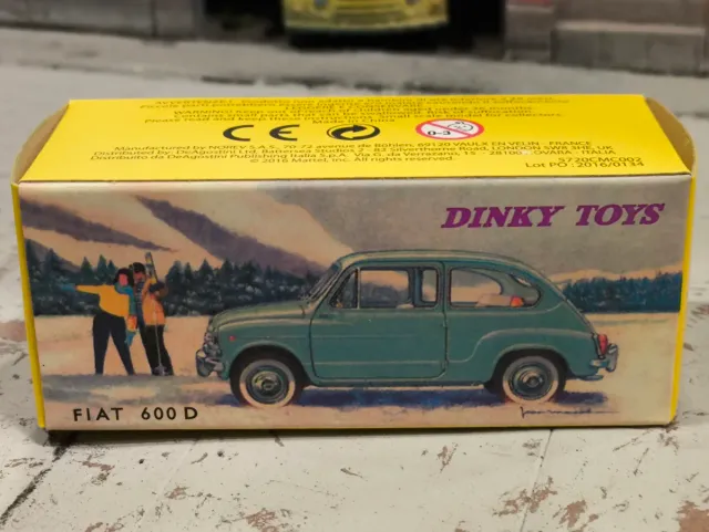 Carro de brinquedo Dinky Toys, modelo Fiat 600 D