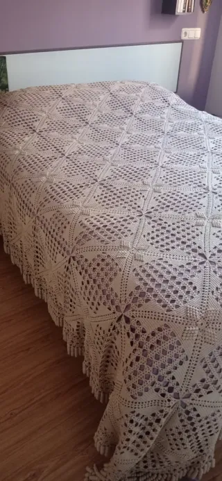 Colcha ganchillo artesanal beige