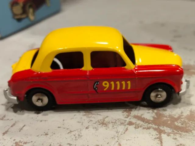 Réplica de carro de brinquedo Fiat 1100 Vermelho/Amarelo