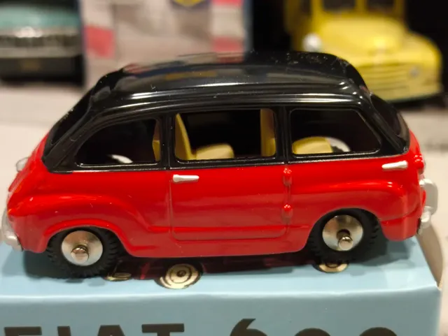 Miniatura do Fiat 600 Multipla