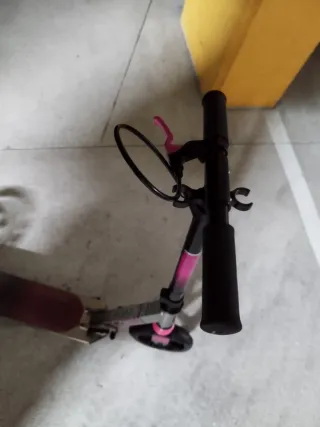 Patinete infantil rosa y plateado