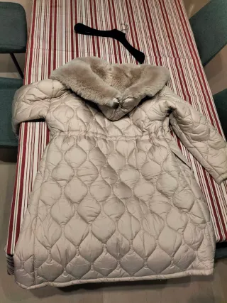 Piumino beige con cappuccio e pelliccia tg. L