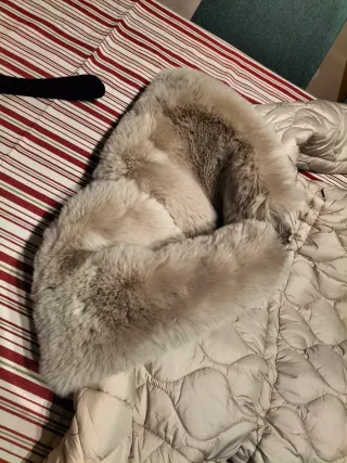 Piumino beige con cappuccio e pelliccia tg. L