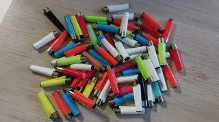 SUPER OFFERTA - Lotto di 100 accendini Clipper