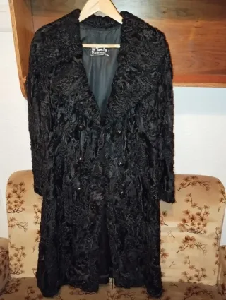 Abrigo de Astracán Negro