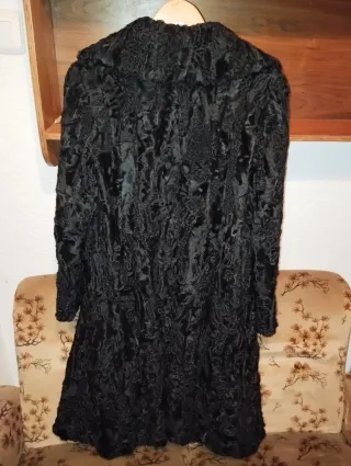Abrigo de Astracán Negro