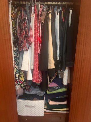 Armario clásico de madera dormitorio