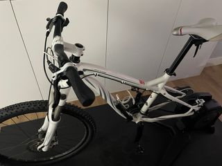 Bicicleta de montaña con rodillo smart