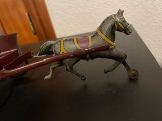Juguete antiguo carro tirado por caballo Años 1930