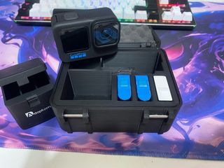 GoPro Hero 11 + Caricabatterie triplo per batteria