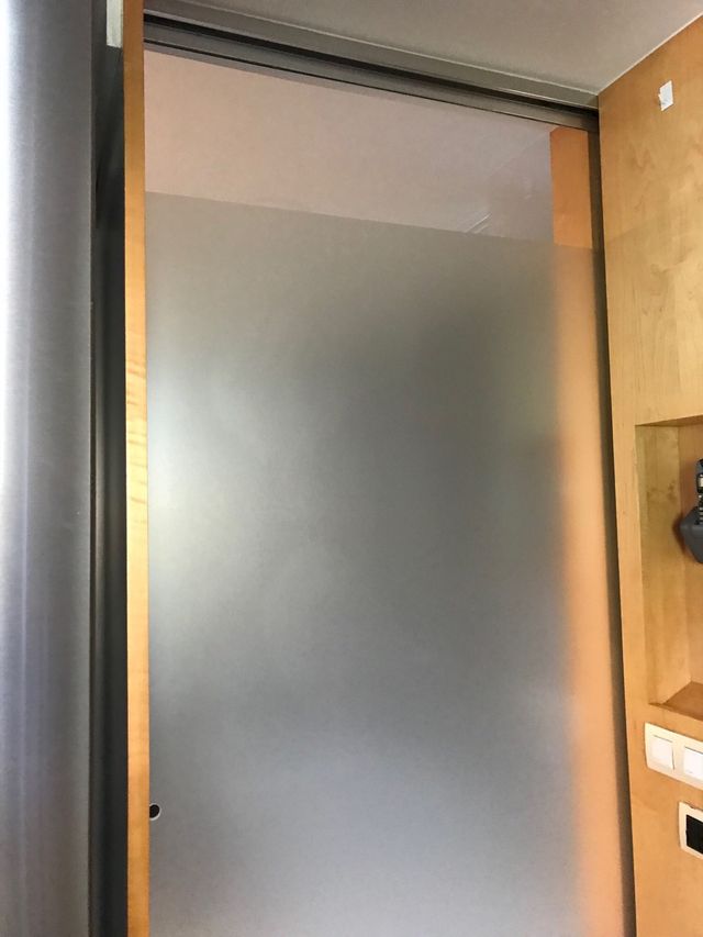 Puerta corredera cristal y guía