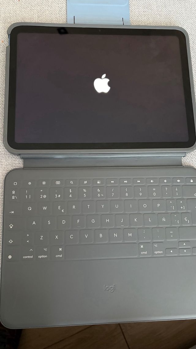 iPad 10ª Gen 64GB Plata con teclado