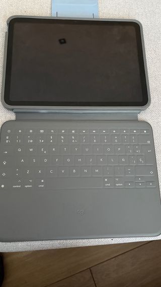 iPad 10ª Gen 64GB Plata con teclado