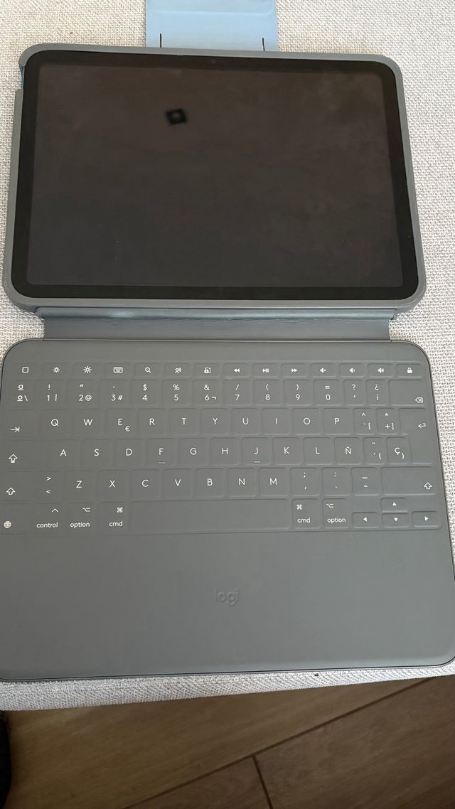 iPad 10ª Gen 64GB Plata con teclado