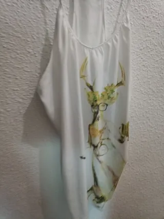 Blusón blanco con estampado de ciervo