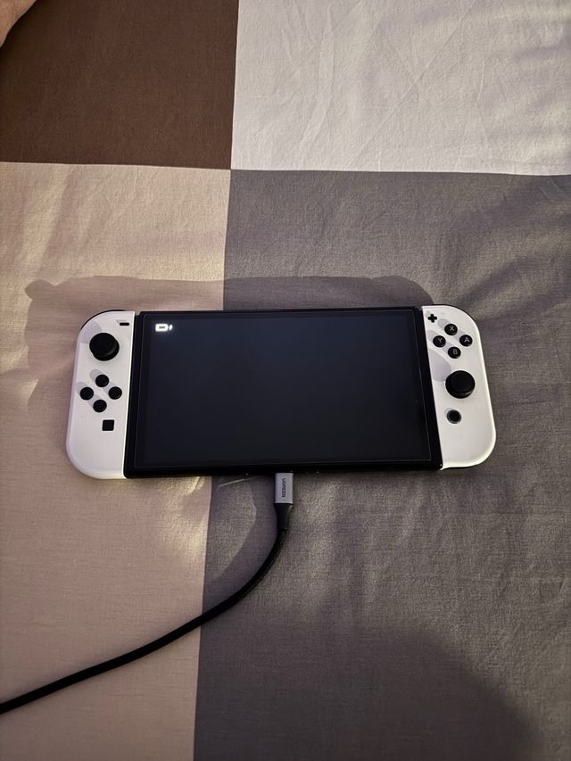 Nintendo Switch OLED Bianca