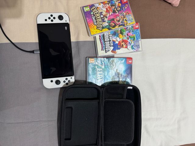 Nintendo Switch OLED Bianca