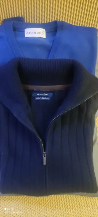 Conjunto Chaqueta con Jersey Caballero y sandalias