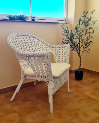 Poltrona in vimini bianco