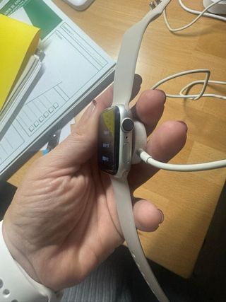 Apple Watch 4 (40mm) con Caricatore