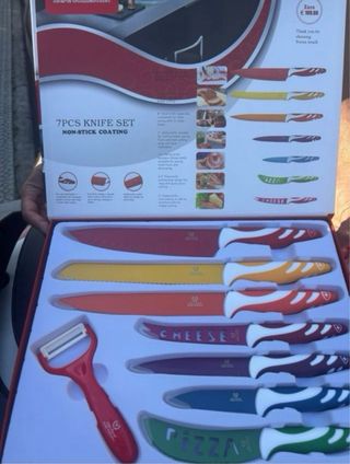 Set di coltelli con pelapatate