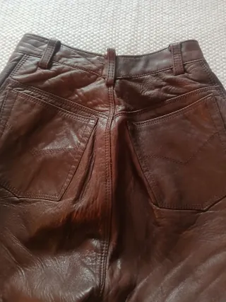 Pantalones de piel marrones