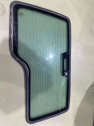 luna trasera del land rover discovery