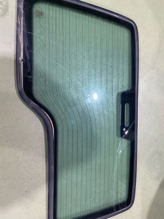 luna trasera del land rover discovery