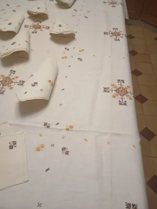 Mantelería bordada a mano Lagartera Lino