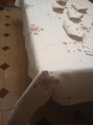 Mantelería bordada a mano Lagartera Lino