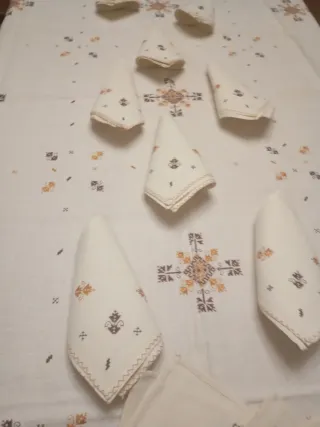 Mantelería bordada a mano Lagartera Lino