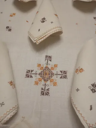 Mantelería bordada a mano Lagartera Lino