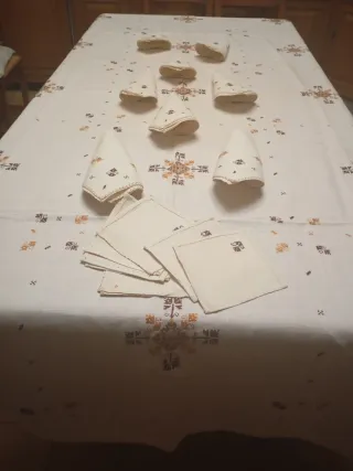 Mantelería bordada a mano Lagartera Lino