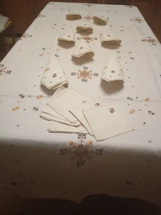 Mantelería bordada a mano Lagartera Lino