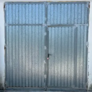 Puerta metálica galvanizada