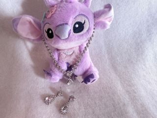 Collar y pendientes de diamantes