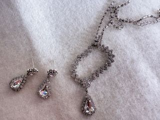 Collar y pendientes de diamantes