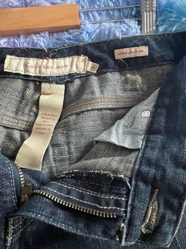 Vaqueros acampanados Calvin Klein