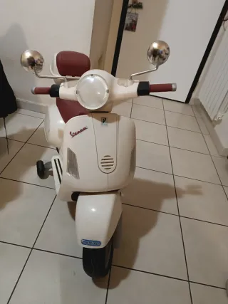 Vespa Piaggio elettrica per bambini