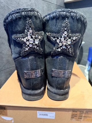 Botas MOU negras con estrellas talla 37