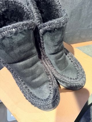 Botas MOU negras con estrellas talla 37