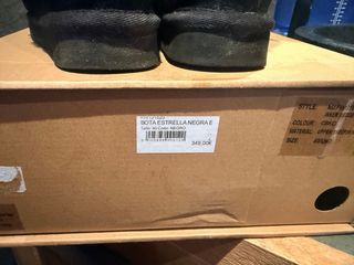 Botas MOU negras con estrellas talla 37