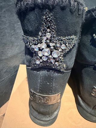 Botas MOU negras con estrellas talla 37