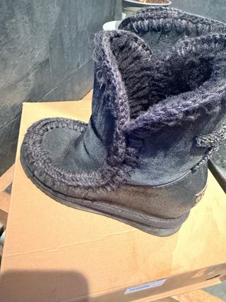 Botas MOU negras con estrellas talla 37