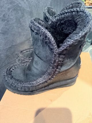 Botas MOU negras con estrellas talla 37