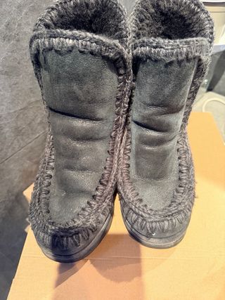 Botas MOU negras con estrellas talla 37