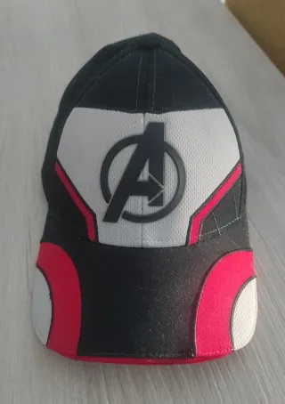 Gorra Avengers Negra y Roja